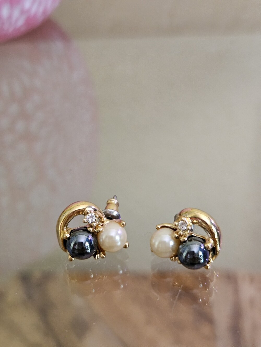 Vintage Gold Tone Pearl and Crystal Stud Earrings - Black & White Pearls